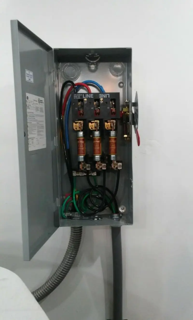 Three-phase disconnect switch installed for Smoke Detector Installation in Country Walk